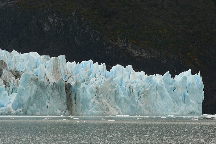 Frente del Glaciar Perito Moreno sobre el Lago Argentino